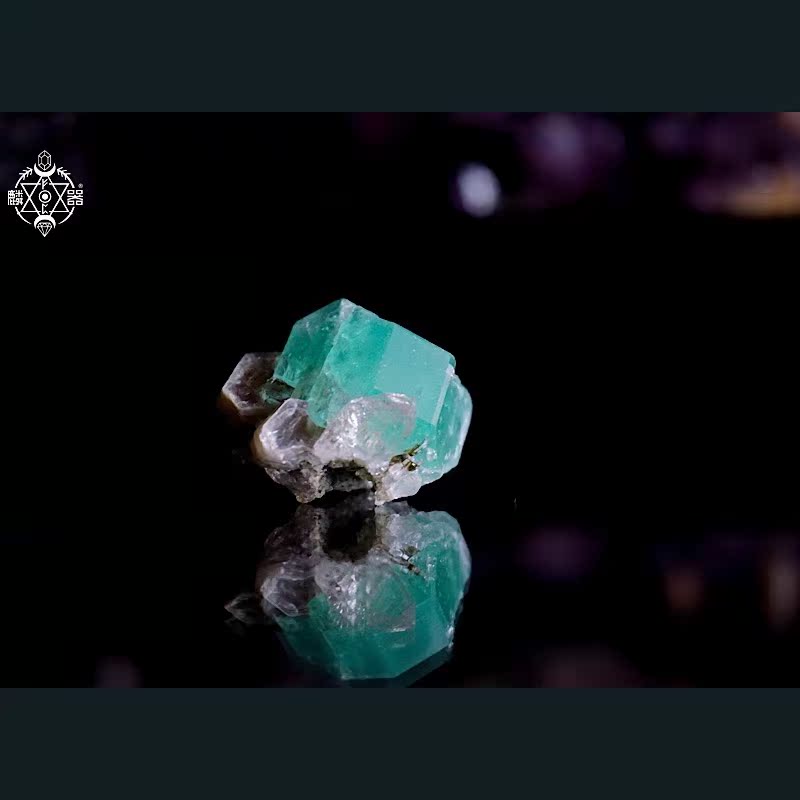 (Linqi Creation Society) Natural green fluorite white crystal mica sheet symbiotic niche personality jewelry gift female