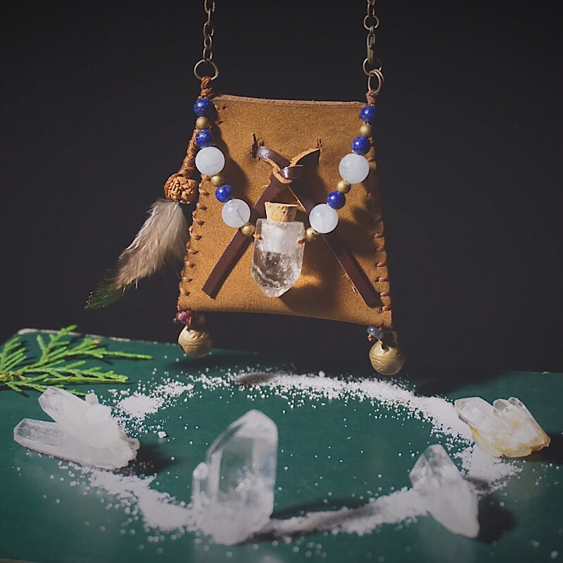 Spiritual medicine wheel pocket personality Halloween cowhide white crystal rough essential oil aquamarine lapis lazuli niche gift