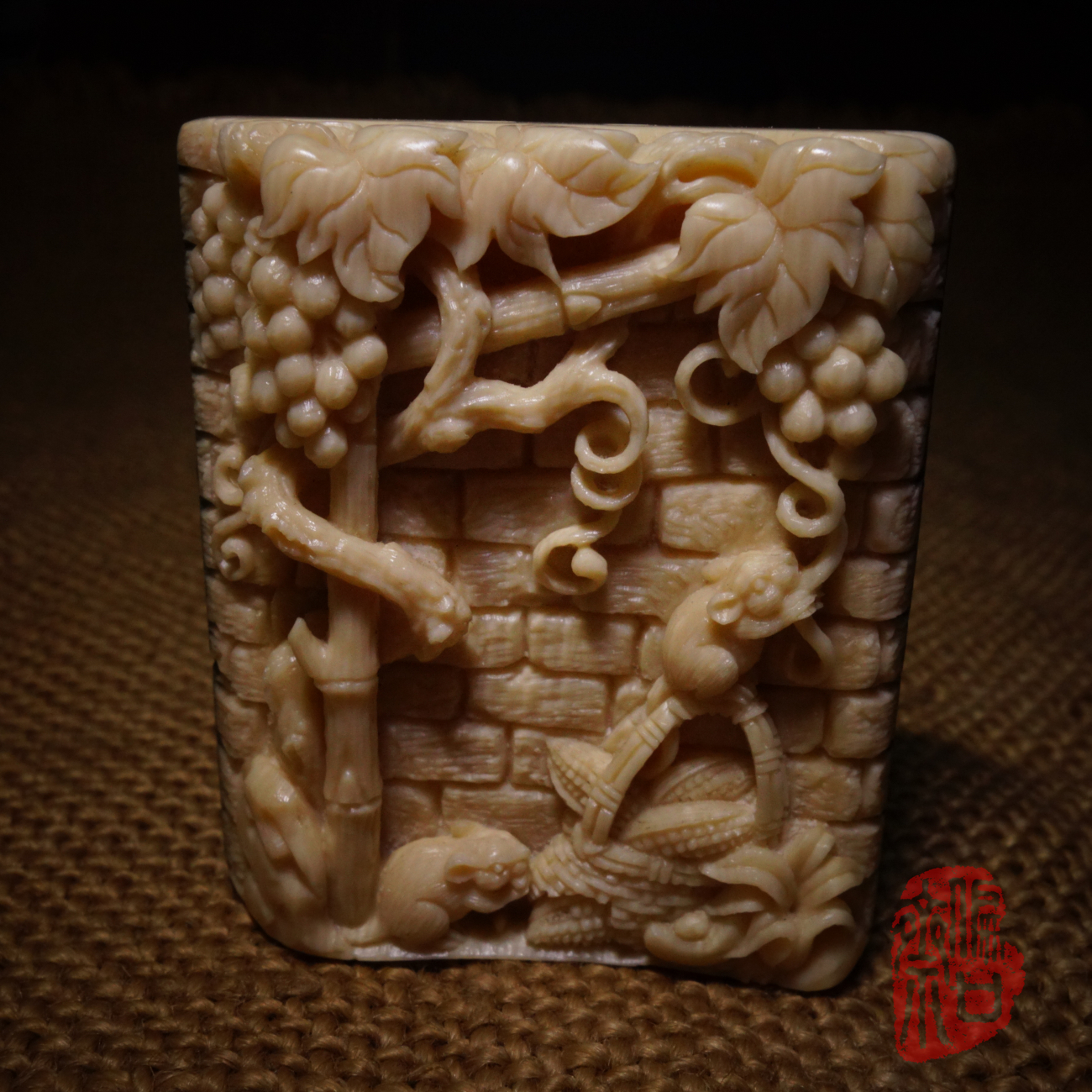 The traditional dental carving craft of natural blue - skinned mammoth brand has been appreciated by the harvest of the harvest