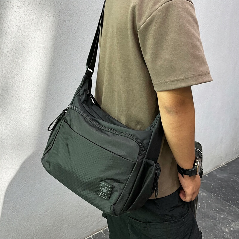 Fouvor Men's Large-Capacity Lightweight Shoulder Crossbody Bag Commuter Men's Backpack Outdoor Leisure Travel Carry-On Bag