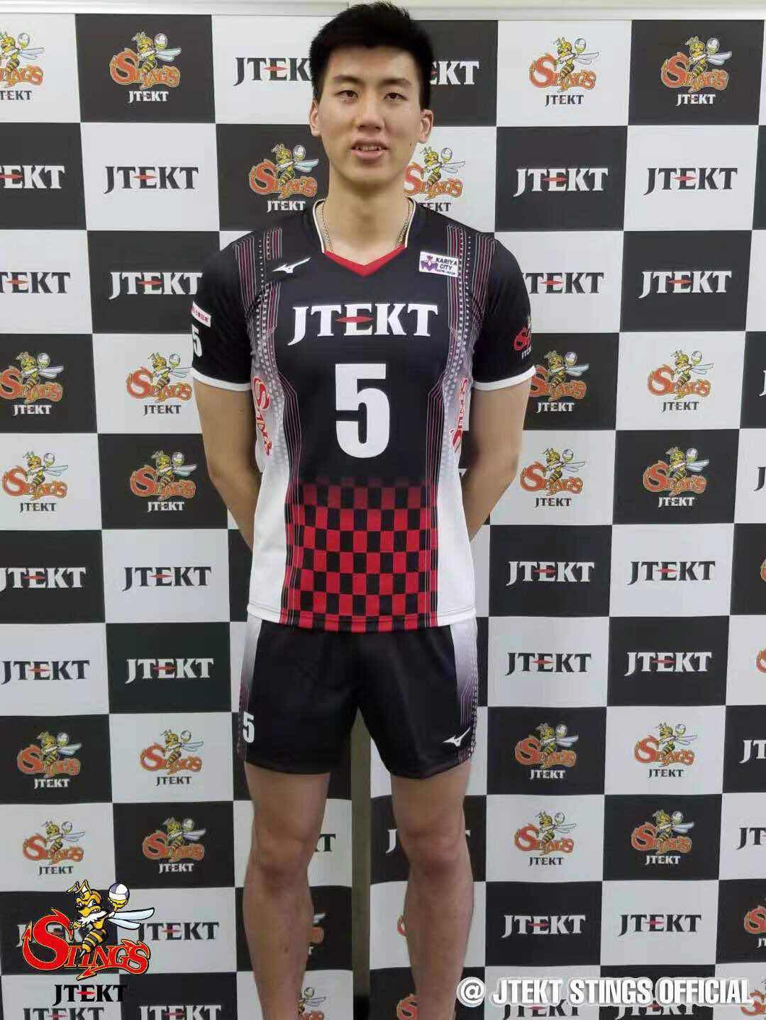 Spot a set of expandable Japanese men's volleyball league Jettergett Volleyball Uniforms