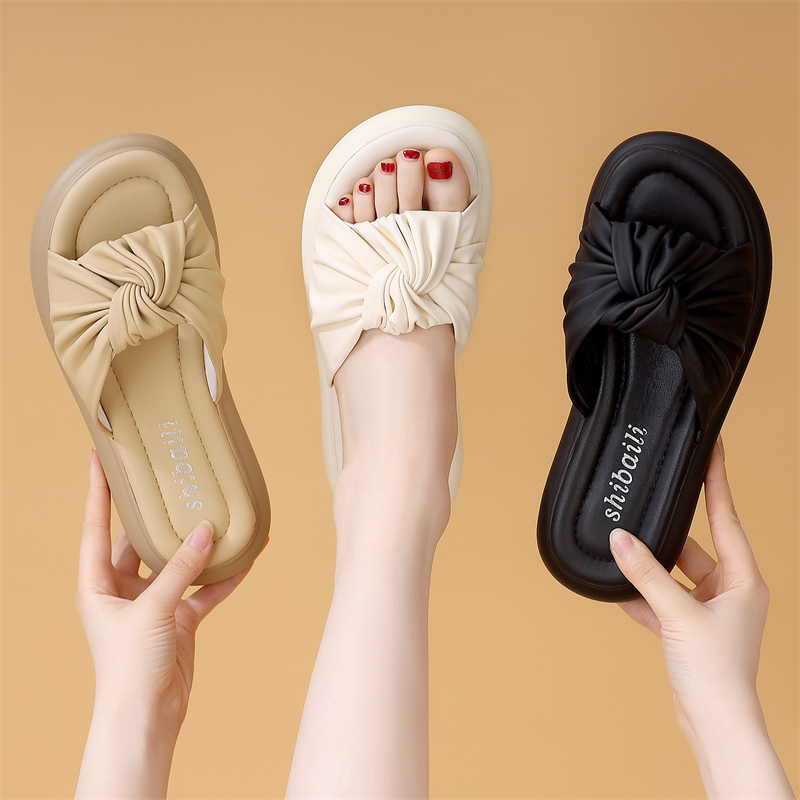 Simple and Elegant Pleated Flat Sandals for Women, Suitable for Summer Outdoor Wear and Home Use, Trendy Versatile Casual Slip-Ons, Large Sizes 41-43 Simple and Elegant Pleated Flat Sandals for Women, Suitable for Summer Outdoor Wear and Home Use, Trendy Versatile Casual Slip-Ons, Large Sizes 41-43