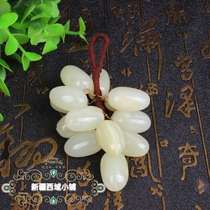 Xinjiang jade jade jade carved jade grape pendant in-home living room adornment and field jade natural jade pendulum