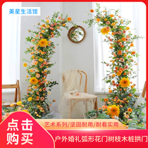 Wedding arc wooden stake flower door branch decoration background arch outdoor lawn wedding happiness door stage stump