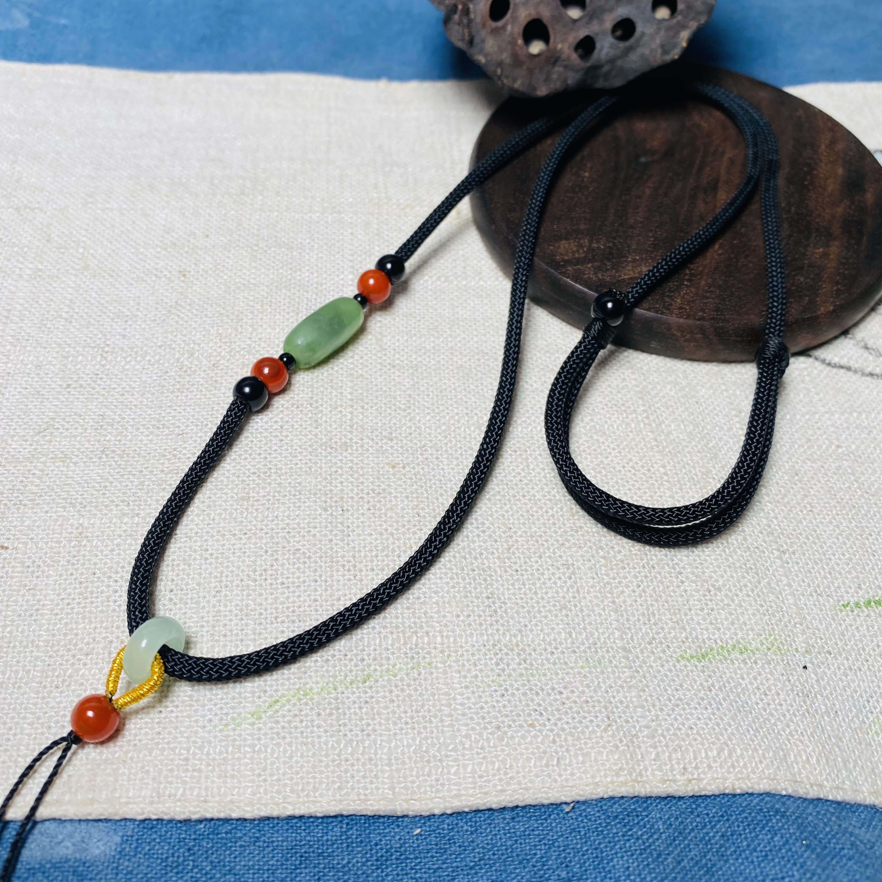 Upscale and Tian jade pendant with hanging rope handwoven necklace rope emerald pendant hanging neck hanging rope and hanging rope for men and women 