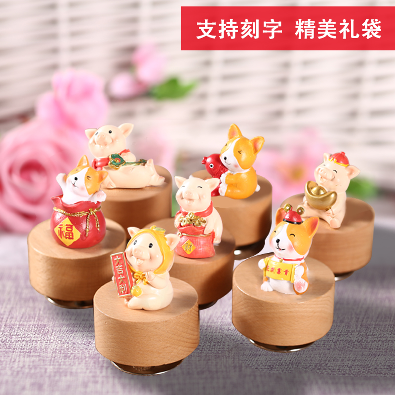 Carved little pig ornaments wooden clockwork rotating music box Music Box music box to send girlfriends opening birthday gift