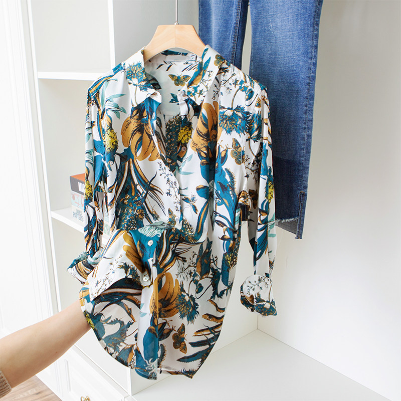 Fresh romantic flower printed in long sleeves with long version of cool and real silk shirt woman 22 spring and summer new x