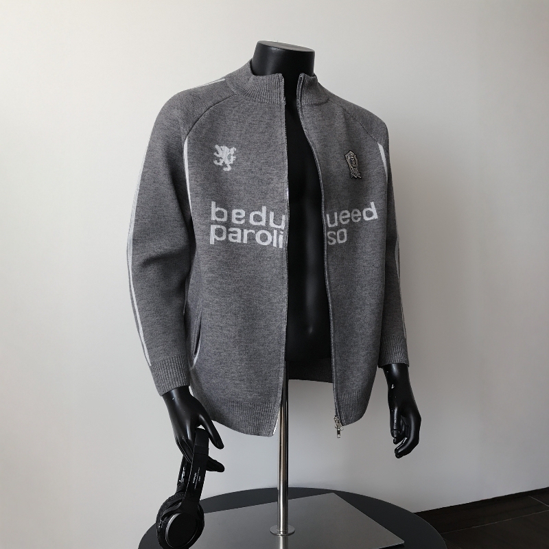 Qago American-Style Embroidered Cardigan Sweater for Men, Casual Loose Fit, Sporty Style, Zip-Up Sweater, Versatile and Trendy for Couples