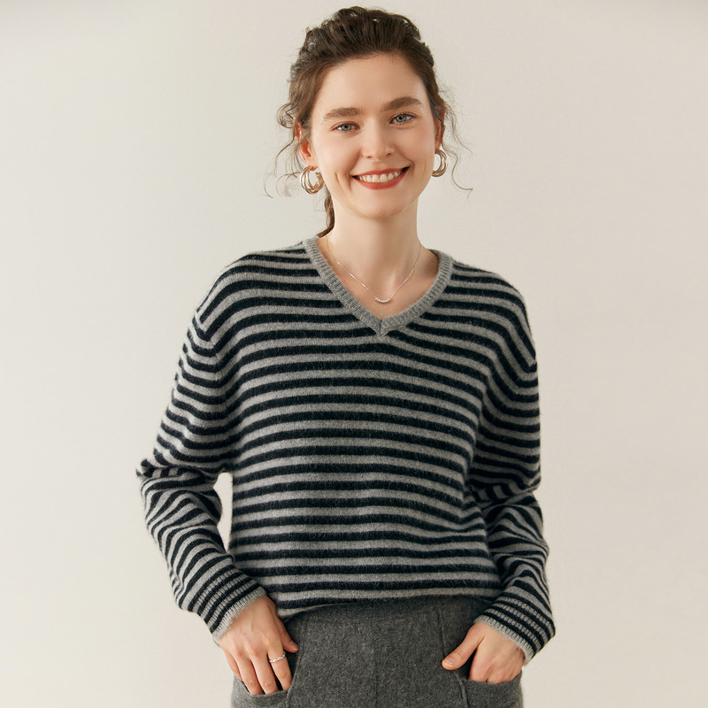 French Niche Design ~ V-Neck Cashmere Sweater for Women, Autumn and Winter High-End Lazy Striped Sweater, Loose Knit Base Layer French Niche Design ~ V-Neck Cashmere Sweater for Women, Autumn and Winter High-End Lazy Striped Sweater, Loose Knit Base Layer