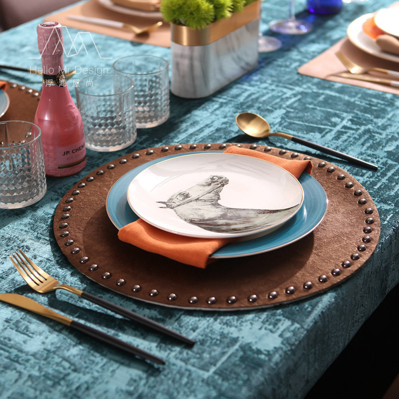 European-style creative light luxury tableware set Phnom Penh Western dinner plate knife, fork spoon, placemat decoration, model room Western table decoration