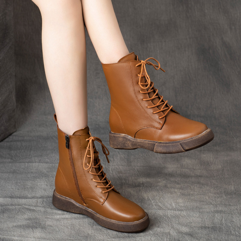 Genuine leather flat bottom short boot female 2020 autumn winter 100 lap retro Inn fan car train with single boot head round Martin boots