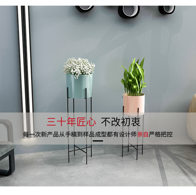 Phòng khách Bắc Âu kệ hoa ban công sắt rèn trong nhà sàn đứng Châu Âu hiện đại tối giản chậu hoa màu xanh lá cây giá - Kệ giá gỗ treo tường