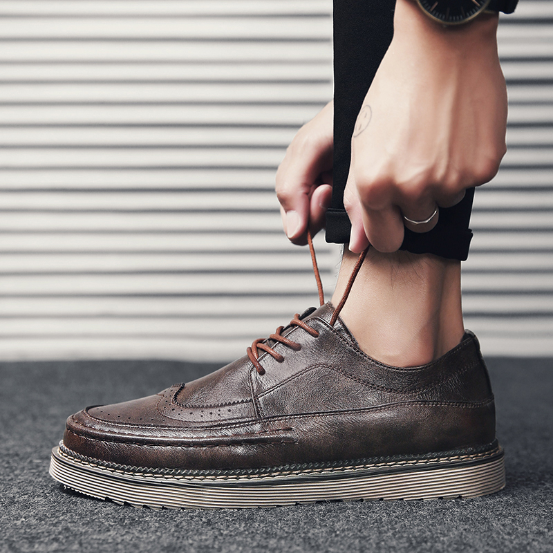 Men Shoes Tide Shoes 2022 New Korean version Brock leather shoes Men's leather Flowers Inglén 100 Hitch Business Casual Shoes