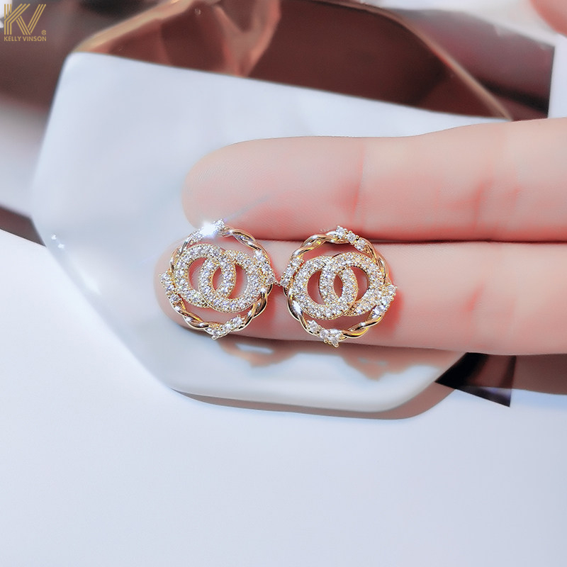 Earrings South Korean gas light extravaganza with small and fragrant wind double C ear pin 2022 New tide 925 pure silver ear clip without earbugles