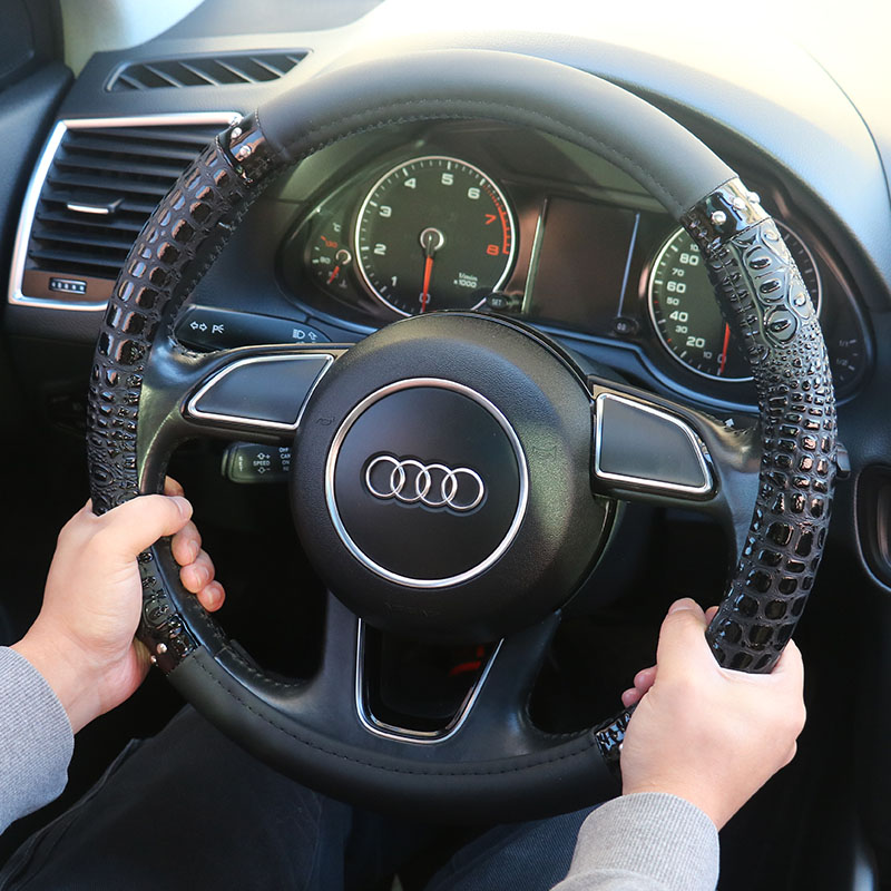 High-end car steering wheel cover winter seasons universal handle cover fashion warm anti-skid protective cover interior decoration supplies