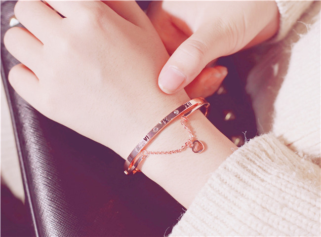 Vòng tay bạn gái nữ phiên bản Hàn Quốc của sinh viên đơn giản Sen Titanium vòng tay thép mát gió ins cổ phong cách văn học trang sức hoang dã - Vòng đeo tay Cuff vòng tay phong thủy