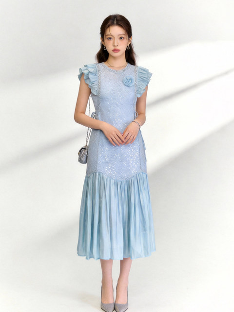 Elegant and Stunning Dress with Three-Dimensional Floral Sequins, Perfect for Important Occasions in the Summer of 2026