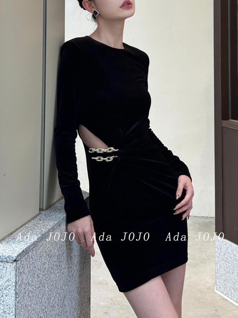 Black Round-Neck Slim-Fit Dress with a Waist-Revealing Design, Mature and High-End Feel, 2025 Winter New Long-Sleeve Dress for Women