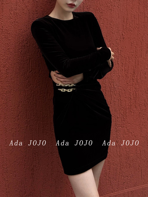 Black Round-Neck Slim-Fit Dress with a Waist-Revealing Design, Mature and High-End Feel, 2025 Winter New Long-Sleeve Dress for Women