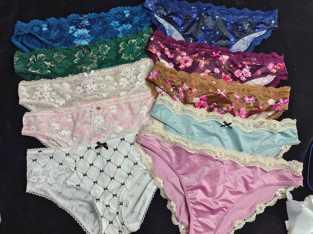 Готовый к продаже комплект нижнего белья в Victoria's Secret, гладкая молочная шелковистая ткань с кружевной цветочной бантом и звездной пылью