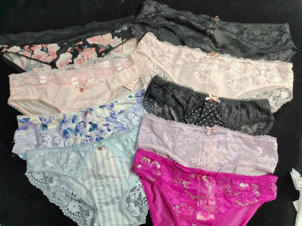 Готовый к продаже комплект нижнего белья в Victoria's Secret, гладкая молочная шелковистая ткань с кружевной цветочной бантом и звездной пылью