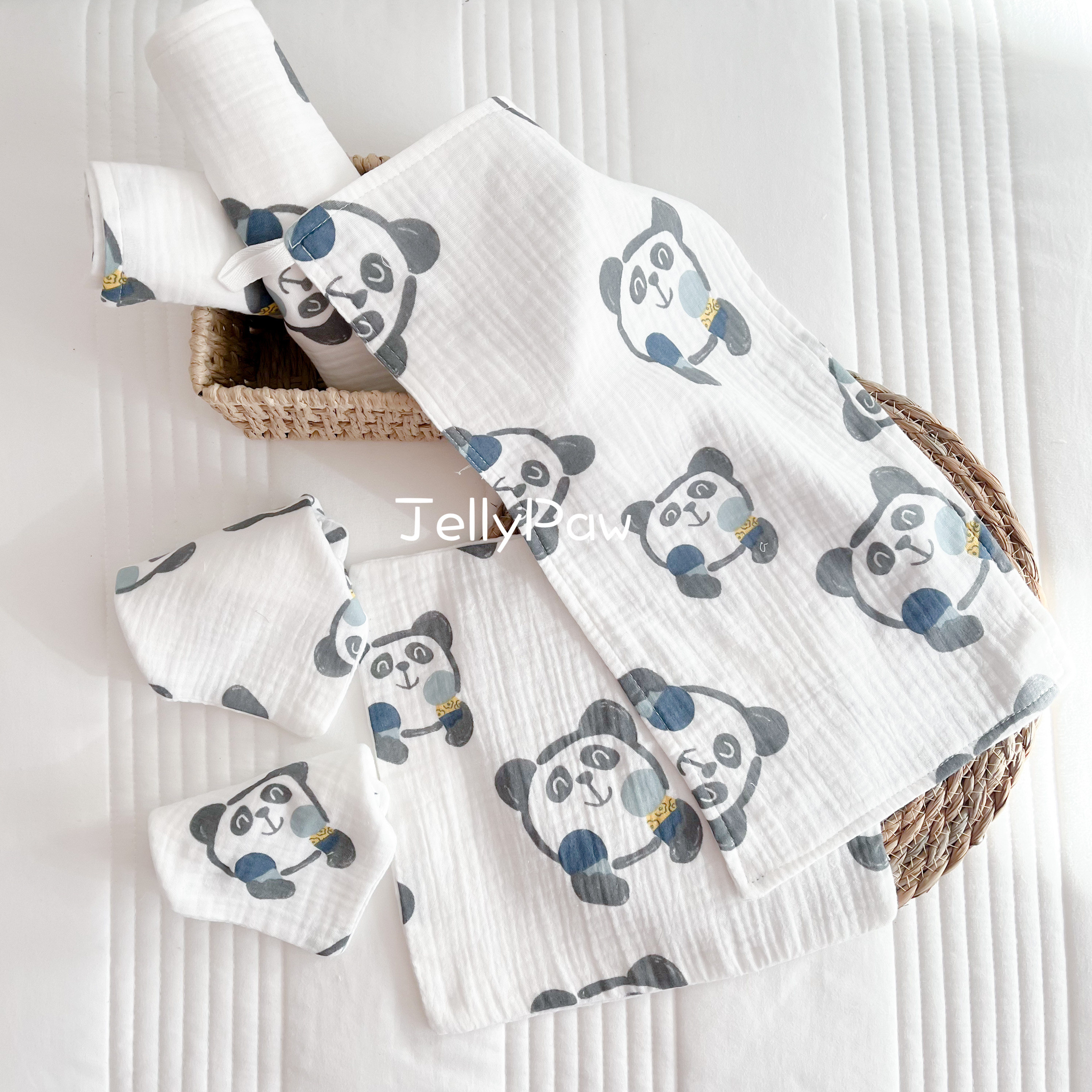 這只小能崽崽真的超愛爬樹這只新生的小熊貓是一刻也不歇的，每天都在勤奮練習爬樹媽媽也不指導也不保護，甚至上樹還給崽崽擠掉下去了，主打一個自學成才回頭有空搬那個視頻上來。  圖圖搜集自推tag:安佐動物公園, image size:2992x2992