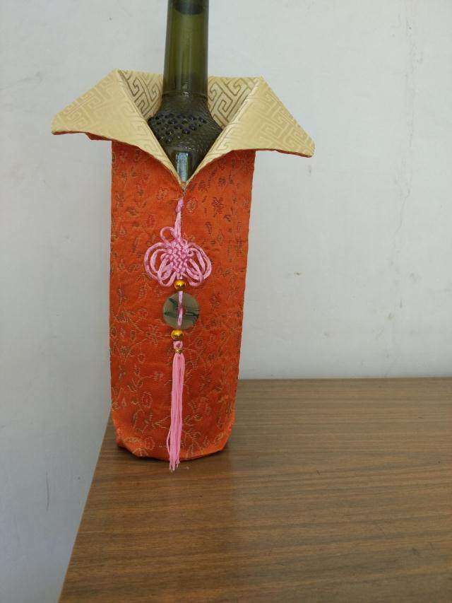 Chinese gift brocade satin wine bottle set send foreign wedding supplies Chinese style characteristic gift straight tube