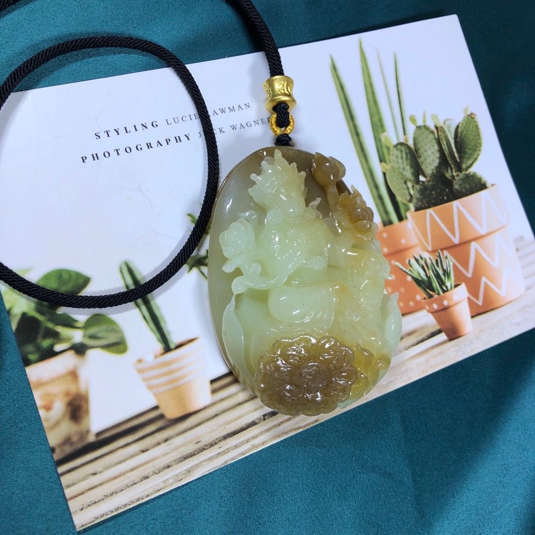 Huaxuan Xuan Liaoning Yellow White Old Jade Ferry mother pendant handmade engraving material fine with sugar color Pau Ping An jade pendant pendant