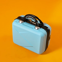 Голубая модель знаменитости в голубой молнии