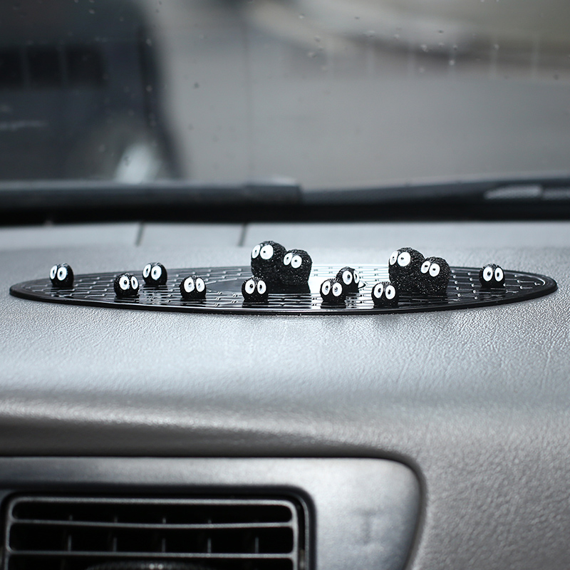 Car center console ornaments Japanese anime hand-made size black ball elf car interior accessories cute car ornaments tide