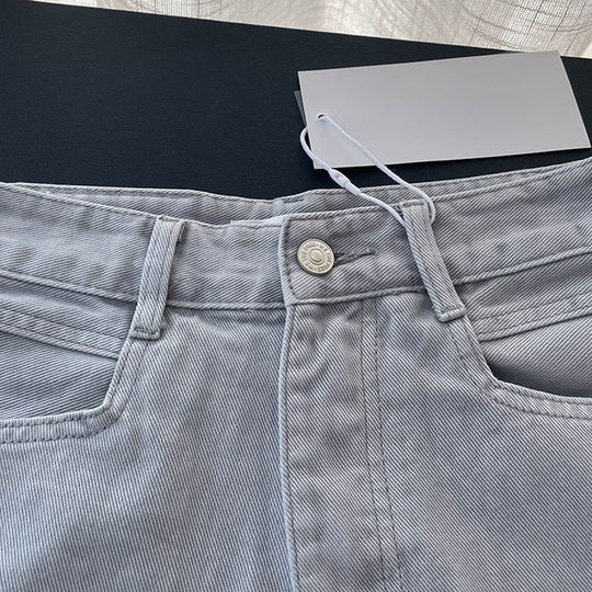 2024 Summer Slim-Fit and High-Quality High-Waisted Slimming Ash Gray Denim Shorts with Wide Legs That Are a Hit on the Streets