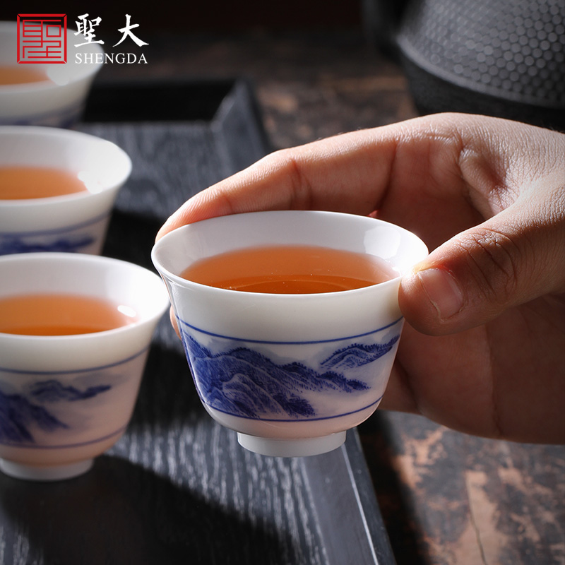 The big blue and white landscape bell cup teacups hand - made ceramic kung fu master cup sample tea cup single cups of jingdezhen tea service