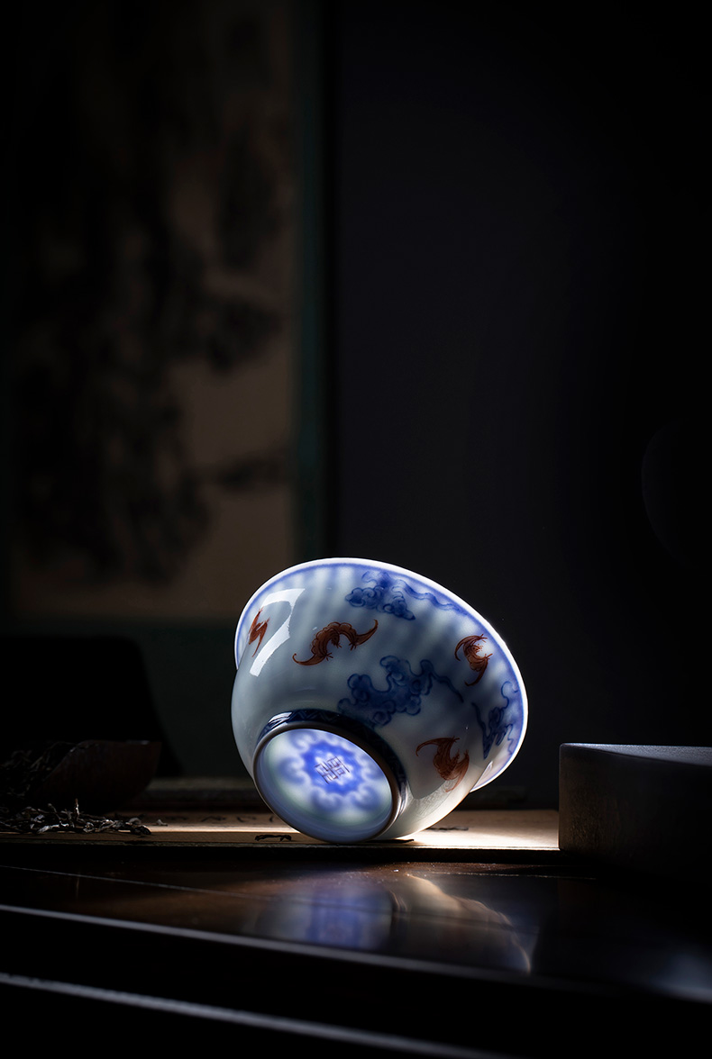 The big blue and white cloud bat heart sutra teacups hand - made ceramic kung fu masters cup sample tea cup all hand of jingdezhen tea service