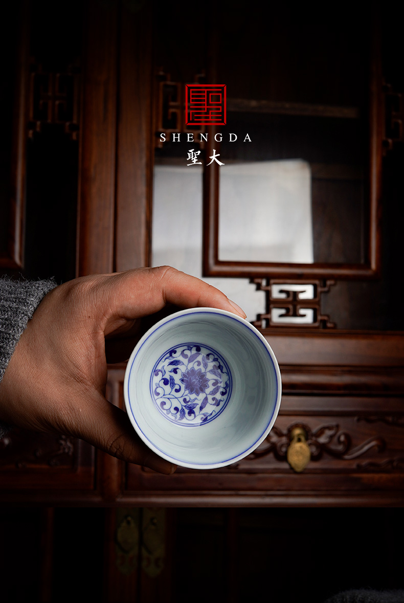 St the ceramic masters cup hand - made jingdezhen blue and white tie up branch lotus famille rose, peach sample tea cup tea kungfu tea cups