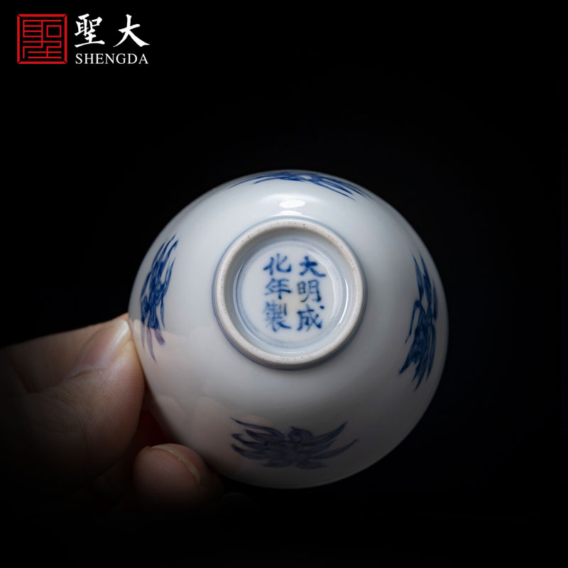 Holy big ceramic high - end antique in jingdezhen blue and white flowers and folding branches lines master cup hair color sensibility