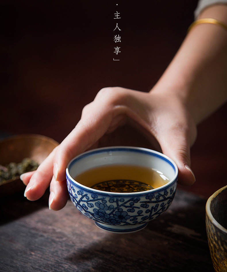 Holy big cup sample tea cup hand - made ceramic kungfu archaize jingdezhen blue and white name plum blossom put tattoo master cup tea cup