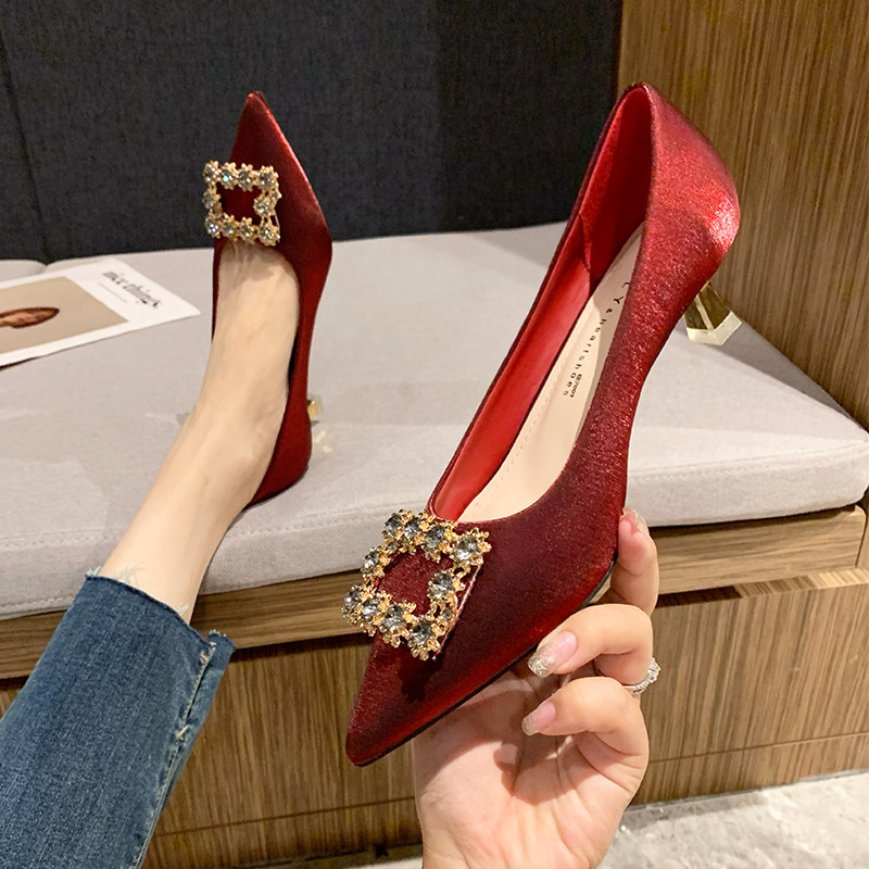 Pointed-toe high heels 2026 Summer new style red bride and bridesmaid show He wedding shoes Versatile 3CM low-heeled single shoes for women