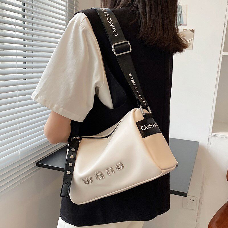 Trendy brand large-capacity bag women's summer all-match 2021 new fashion all-match casual one-shoulder messenger bag Western style pillow bag