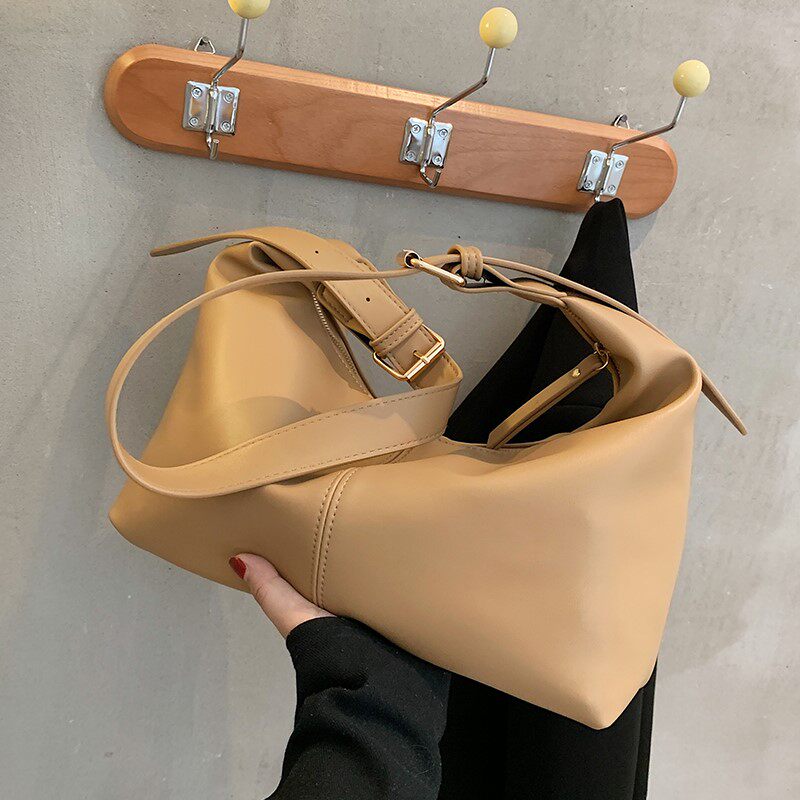 Fashion brand large capacity bag women 21 new fashion shoulder bag autumn niche design premium sense cross-body special bag