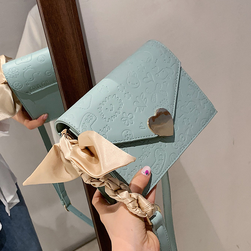 Advanced senses package 2021 new wave small crowddesign Fashion embossed small bag Inclined Satchel Women Peach Heart Lock Small Square Bag