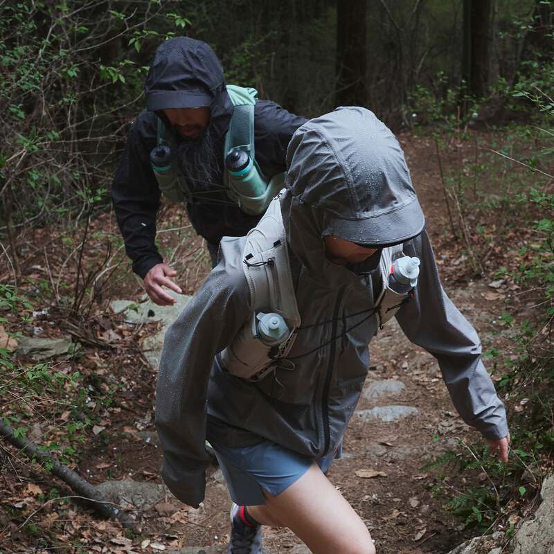 Japanese Mountain-Style Outdoor Lightweight, Durable, Professional Waterproof, Windproof, Rainproof Taped Seam Jacket with Hood for Mountaineering