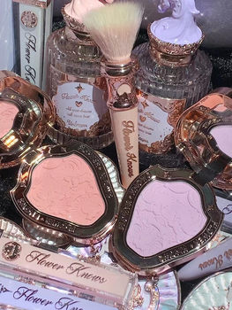 [New Arrival]Flower Knows Unicorn Blush Brush - Fluffy Wool Brush for Even Application