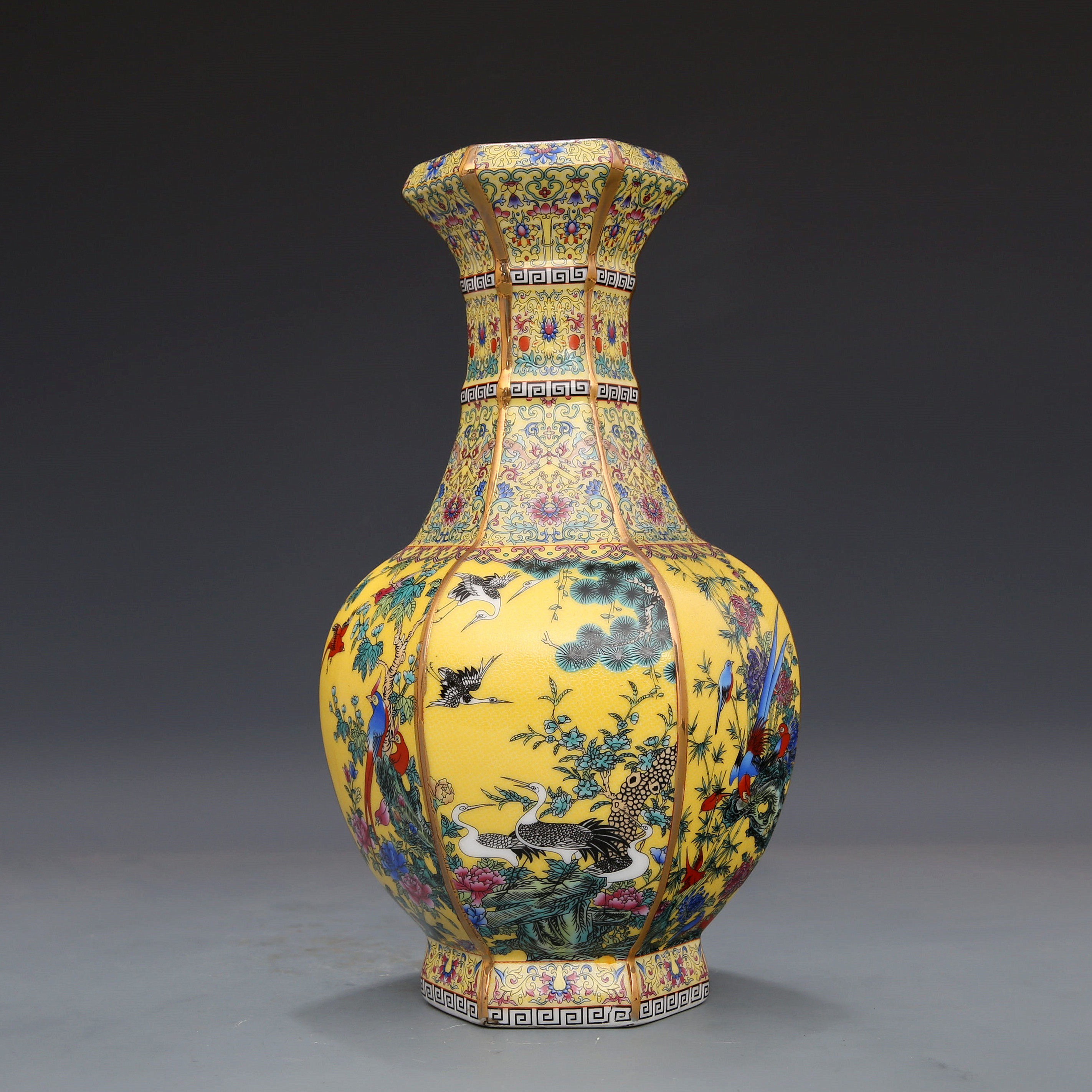 Dry London Year Enamel Color Sketching Gold Hexagonal Flower Bird Bottle Antique Porcelain Ancient Play Ancient Porcelain Ware Old Objects Collection
