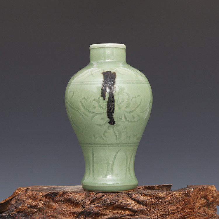 Song Longquan kiln plum green carved lotus peony pattern point color plum bottle antique porcelain antique porcelain