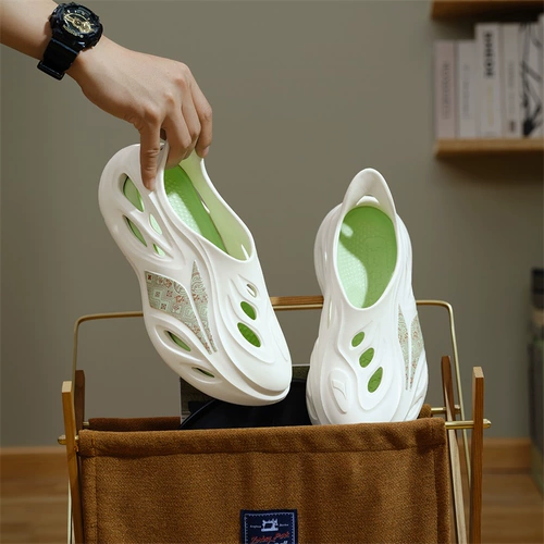 361, летние тапочки в стиле Crocs, дышащие нескользящие модные босоножки, универсальная пляжная обувь, лето 2023 года