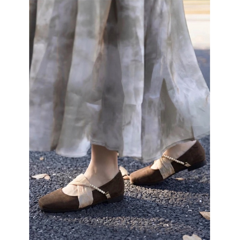 Golden Moon Handmade Cloth Shoes: New Chinese Style National Style Flat Ribbon Women's Shoes with Zen-Inspired Oriental Aesthetics and Shallow Mouth Design