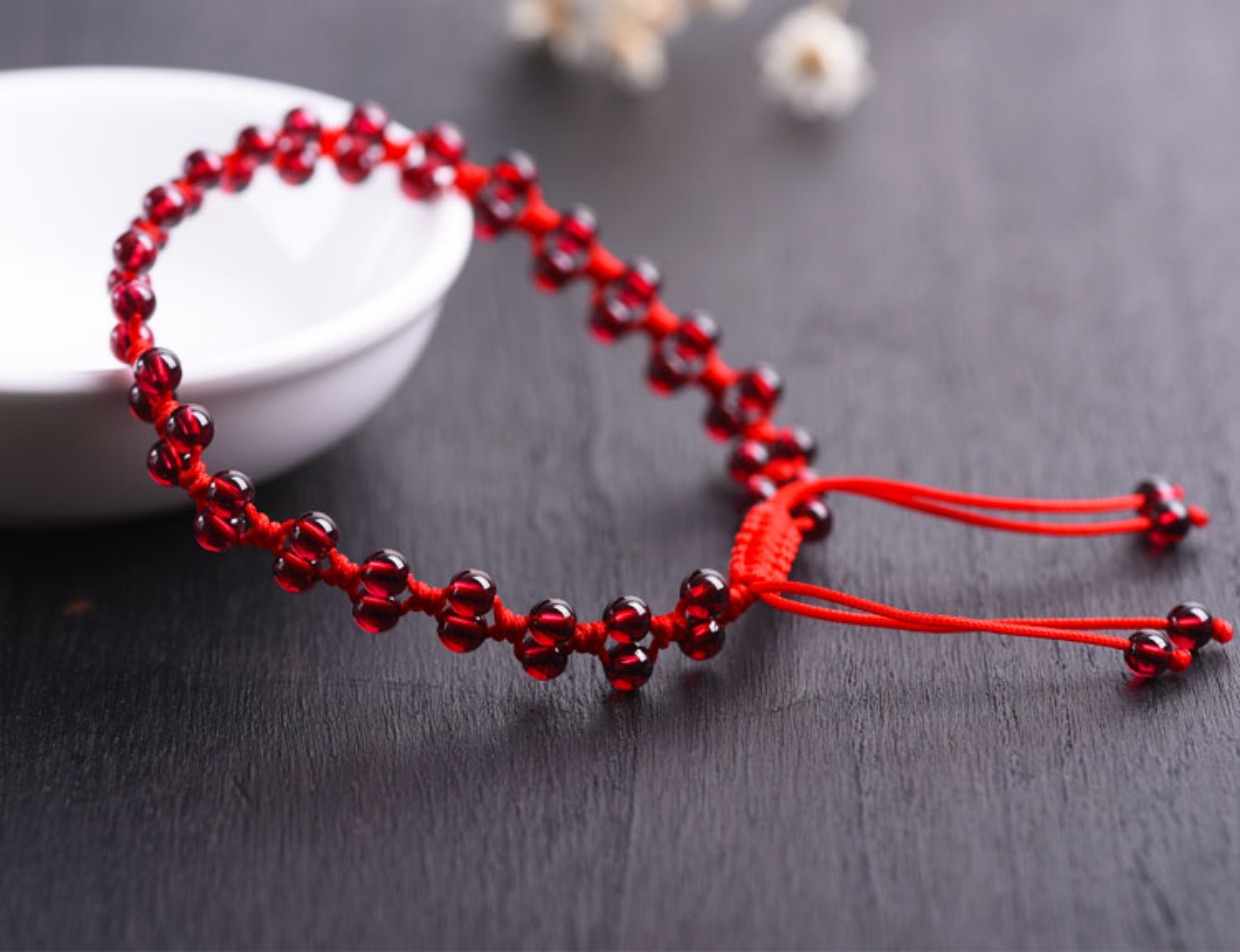Garnet dây đỏ vòng chân nữ rượu vang đỏ pha lê tự nhiên là thương hiệu quà tặng trang sức đơn giản ngày Valentine lắc chân bạc pnj