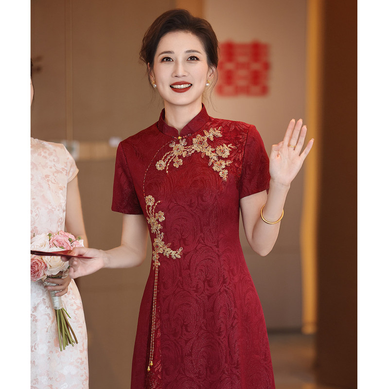 Mother of the Bride Dress 2026 New High-End Elegant Wedding Banquet Outfit for Mother-In-Law, Embroidered Cheongsam, Elegant and Graceful