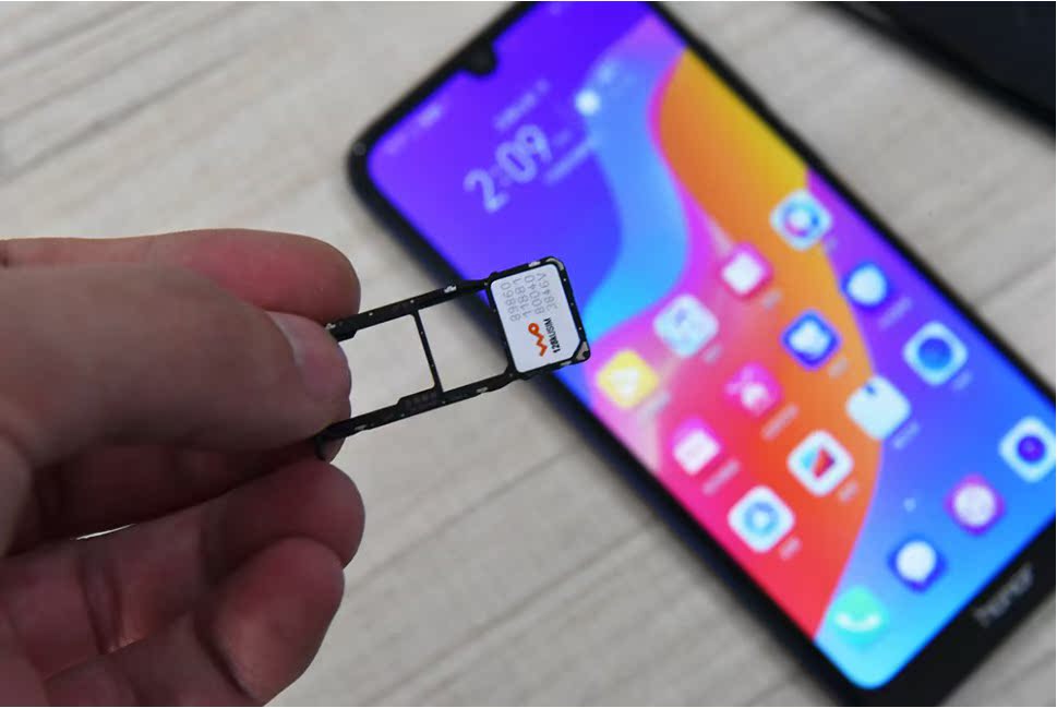 danh dự vinh quang vinh quang Chơi 8A toàn màn hình đầy đủ Netcom già Smartphone 4G Chơi 7A - Điện thoại di động dien thoai samsung