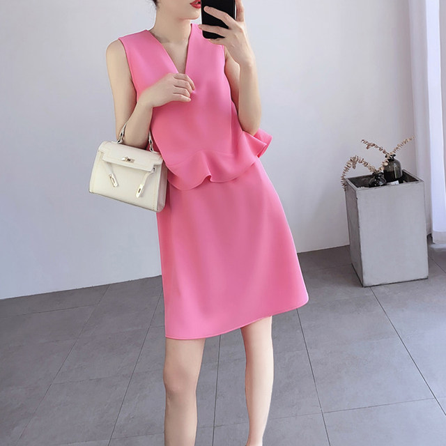 ສິ້ນລະດູຮ້ອນໃໝ່ປີ 2024 super fairy sweet loose slim mid-length skirt pink V-neck sleeveless dress for women